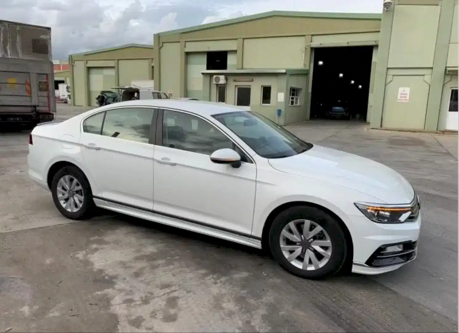 PASSAT 2015+ IÇIN UYUMLU B8 R-LINE YAN MARSPIYEL